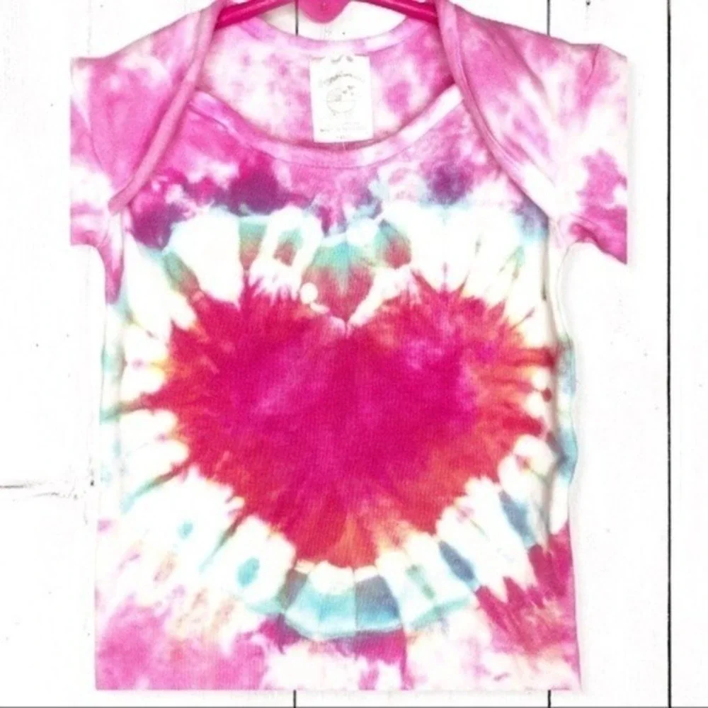 NWT 6 Month Tie Dye Tiny Bundles‎ Heart Bodysuit & Hat